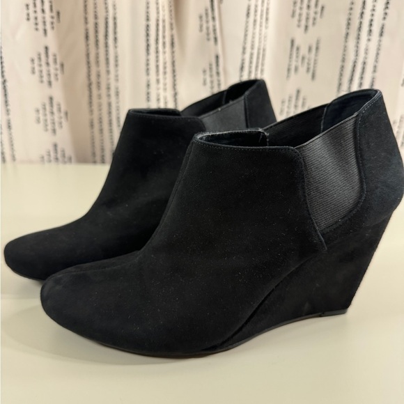 Vince Camuto Shoes - Vince Camuto Dolly Ankle Boots Size 9 Black Suede Wedge Heel Booties